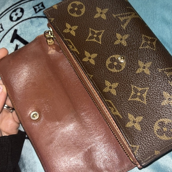 Gorgeous Louis Vuitton monogram Sarah Long Wallet with COA - Picture 11 of 16